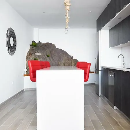 Heavenly Apartment On The Frontbeach