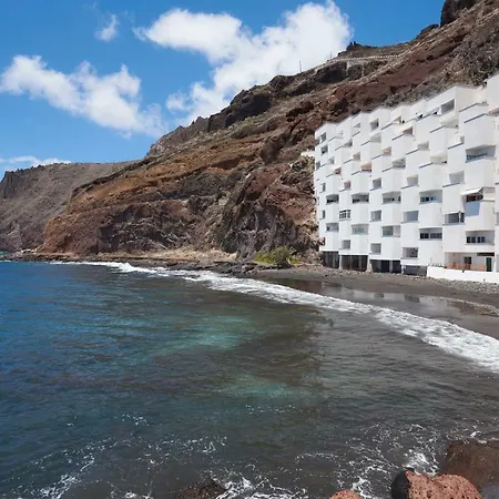 Heavenly Apartment On The Frontbeach